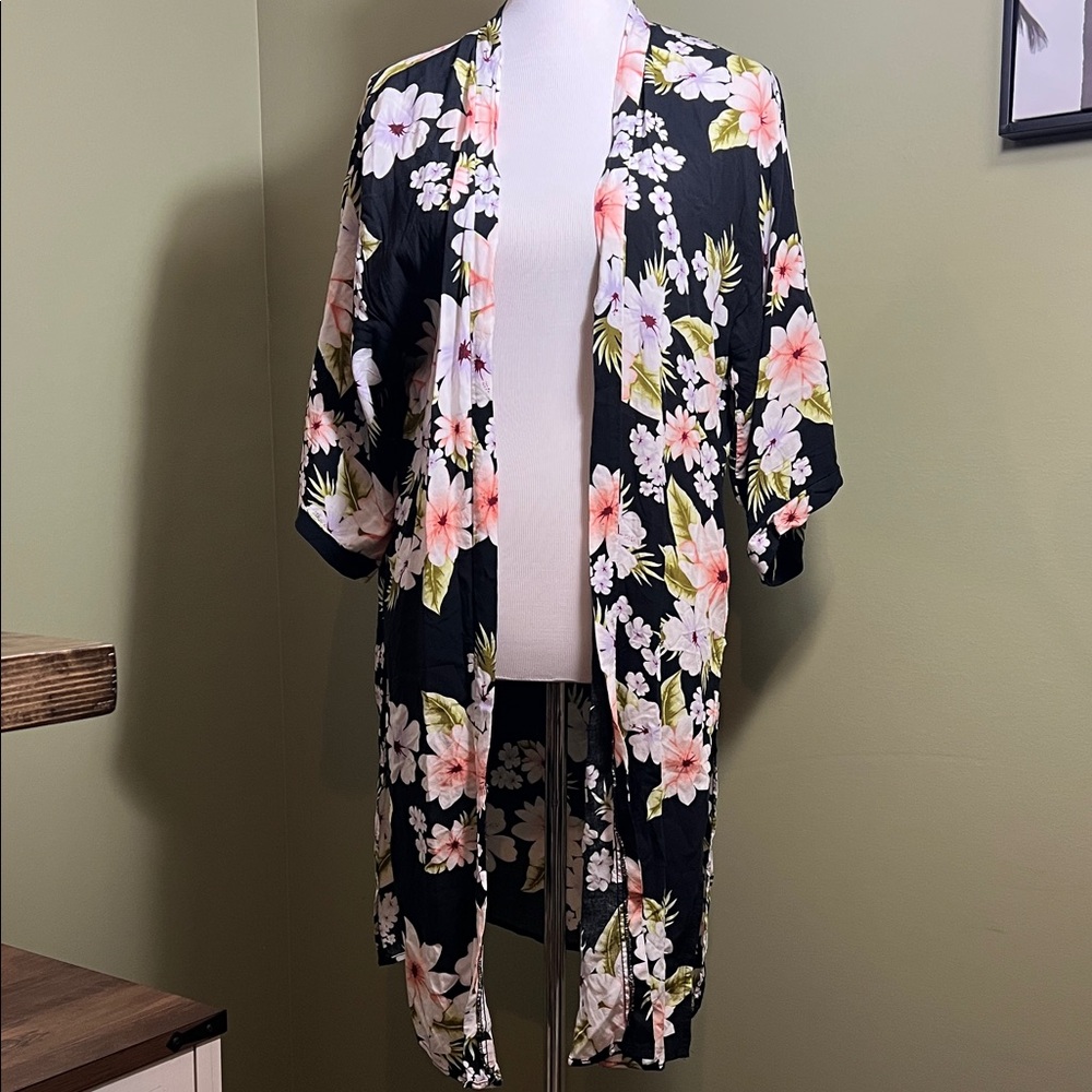 Streetwear Society Floral Kimono - Black and Pink
